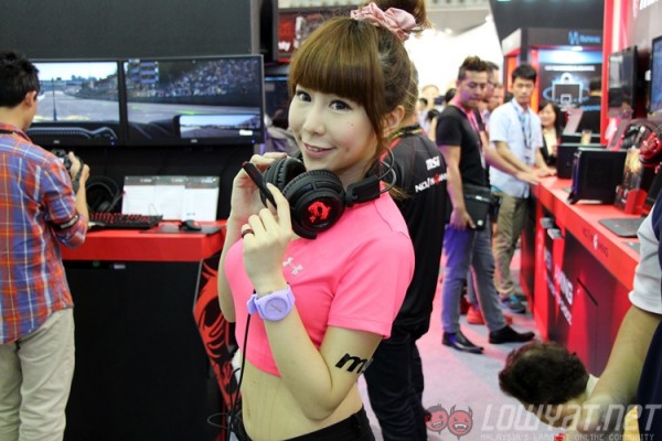 computex-2015-booth-babes-2