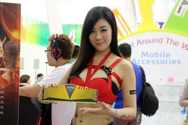 computex-2015-booth-babes-25