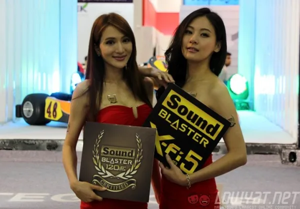 computex-2015-booth-babes-26