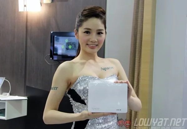 computex-2015-booth-babes-28