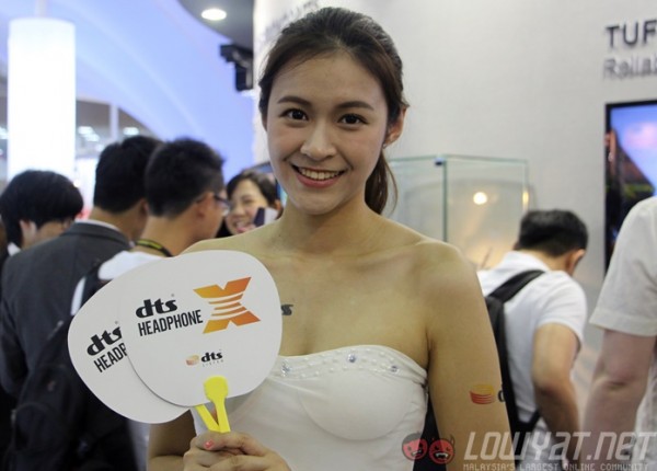 computex-2015-booth-babes-29