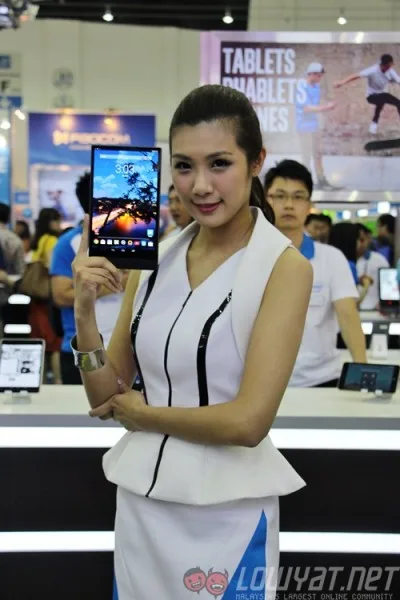 computex-2015-booth-babes-31