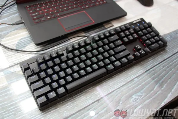 lenovo-rescuer-gaming-laptop-mechanical-keyboard-steelseries-mouse-10