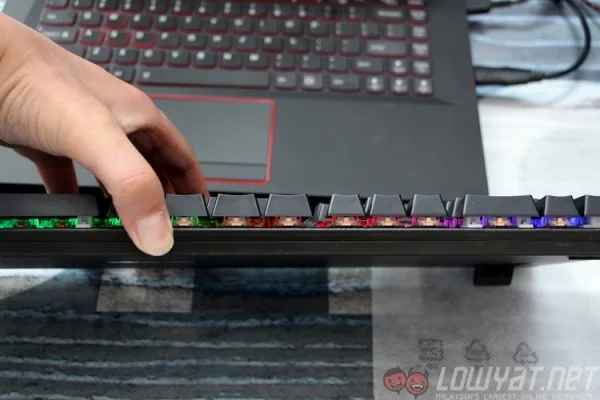 lenovo-rescuer-gaming-laptop-mechanical-keyboard-steelseries-mouse-14