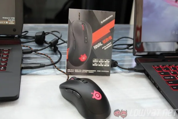 lenovo-rescuer-gaming-laptop-mechanical-keyboard-steelseries-mouse-16
