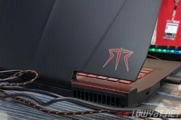 lenovo-rescuer-gaming-laptop-mechanical-keyboard-steelseries-mouse-22