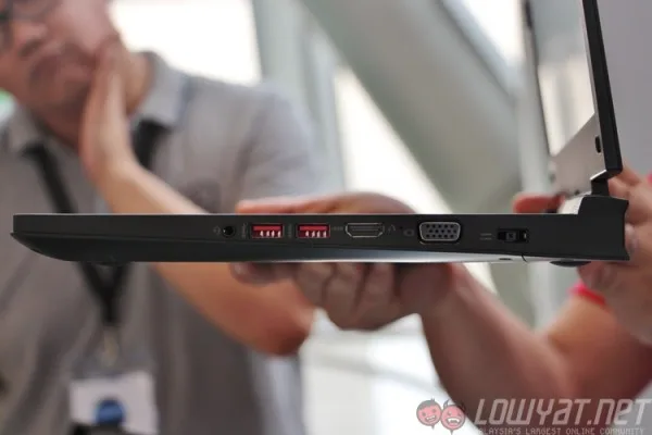 lenovo-rescuer-gaming-laptop-mechanical-keyboard-steelseries-mouse-4