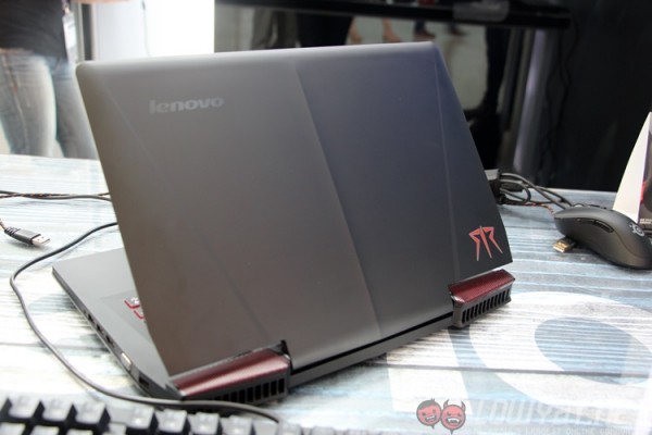 lenovo-rescuer-gaming-laptop-mechanical-keyboard-steelseries-mouse-9