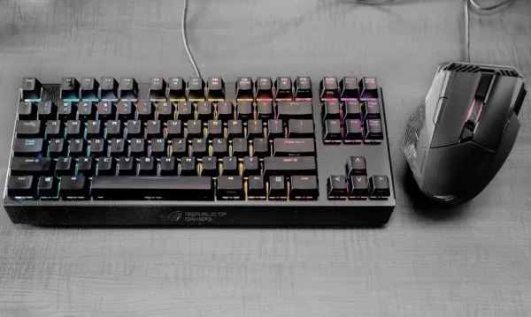 rog-claymore-spatha