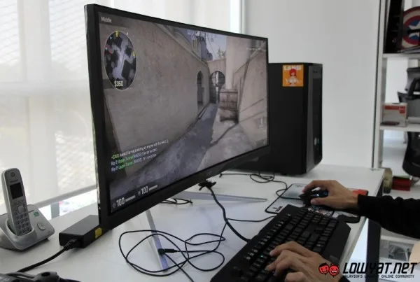 Acer XR341CK UltraWide QHD Curved Monitor Hands On 01