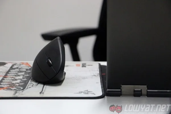 anker-wireless-vertical-ergonomic-mouse-1