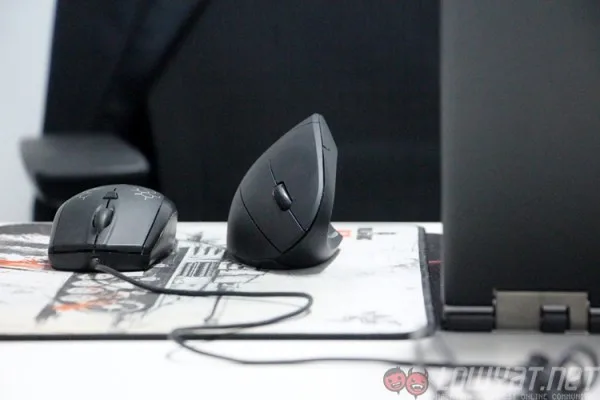 anker-wireless-vertical-ergonomic-mouse-10