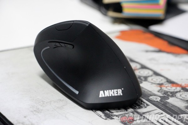 anker-wireless-vertical-ergonomic-mouse-3