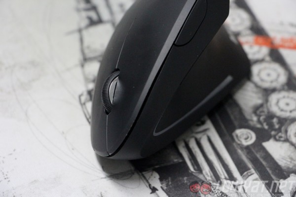 anker-wireless-vertical-ergonomic-mouse-5