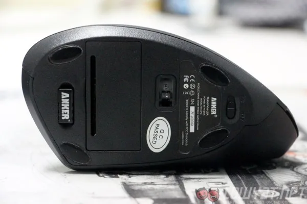 anker-wireless-vertical-ergonomic-mouse-7