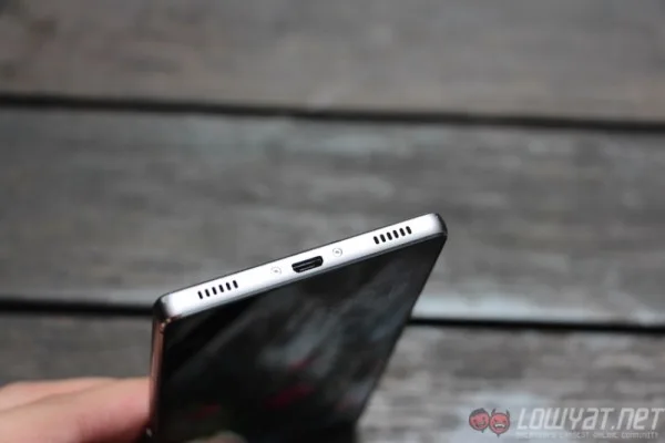 Huawei P8 Bottom