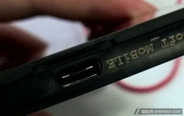 Lumia 950 leak port
