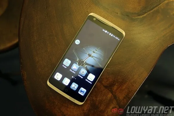 zte-axon-elite-malaysia-1