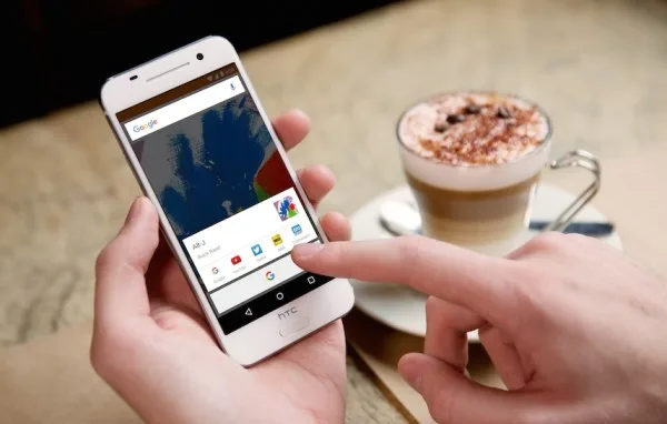 HTC One A9 Lifestyle 02