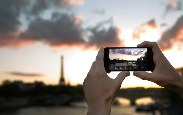 HTC One A9 Lifestyle 03
