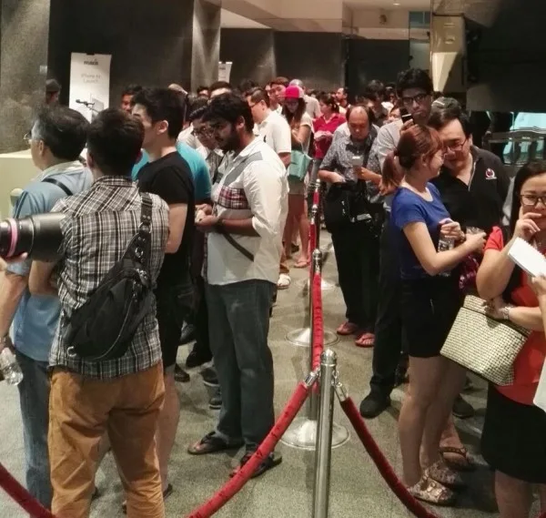 Maxis iPhone 6s Midnight Launch KLCC 02