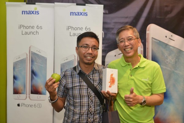 Maxis iPhone 6s Midnight Launch KLCC