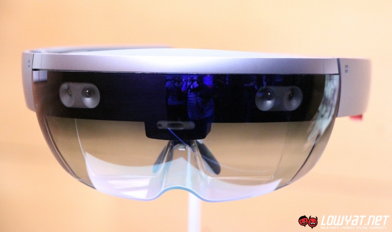 Microsoft HoloLens Eyes On 06
