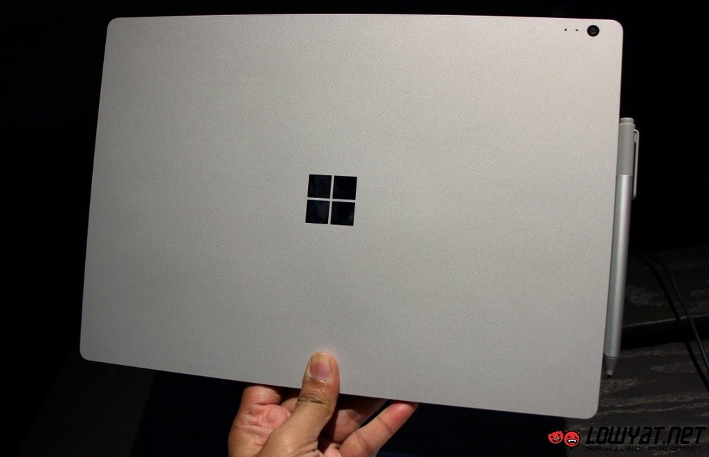 Microsoft Surface Book Hands On 19
