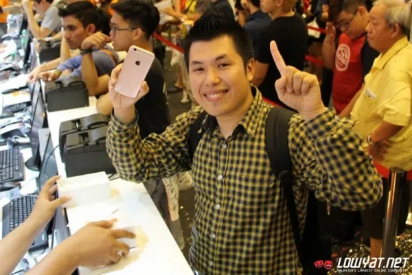 U Mobile iPhone 6s Launch 07