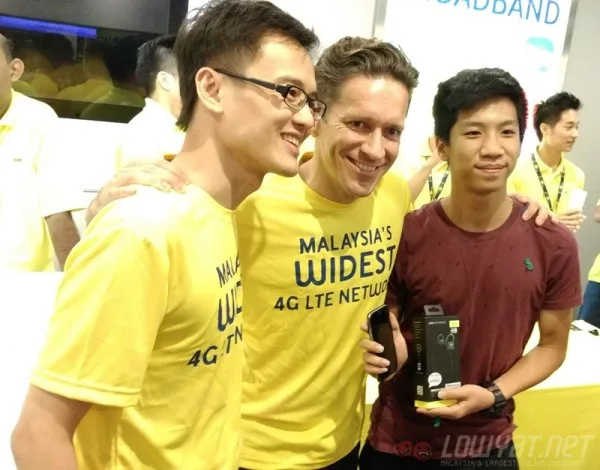 iphone-digi-launch-2015-11