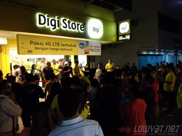 iphone-digi-launch-2015-2