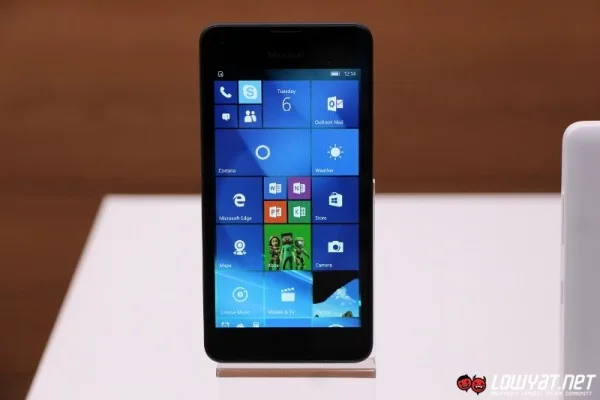 Microsoft Lumia 550 Eyes On 02