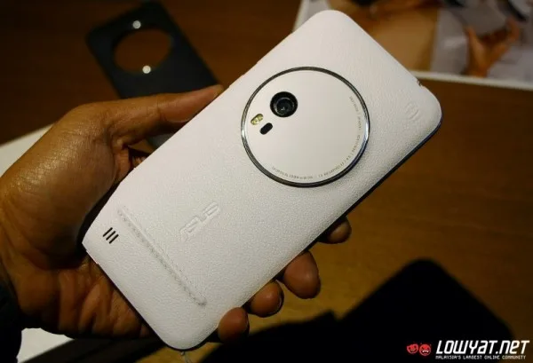 ASUS ZenFone Zoom Hands-On 15