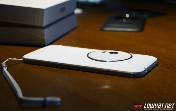 ASUS ZenFone Zoom Hands-On 16