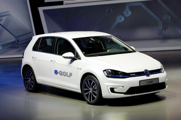 Volkswagen-e-Golf-front-three-quarter-02