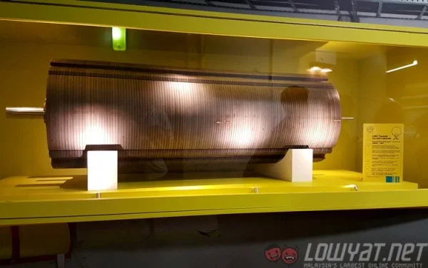 large-hadron-colliider-exhibition-artscience-museum-singapore-13