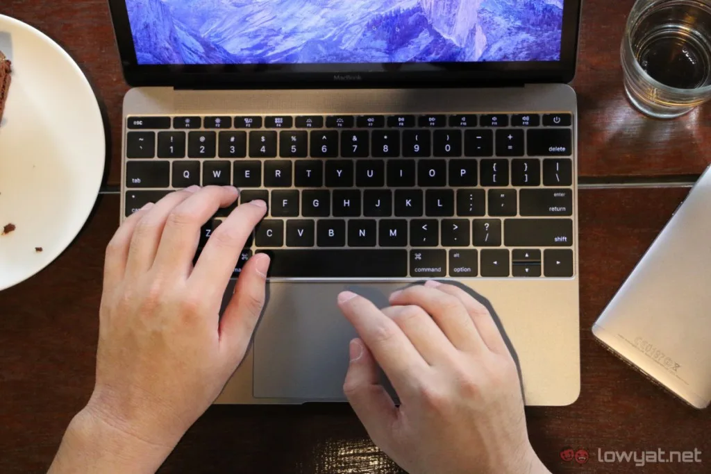 Apple-MacBook-2015-How-Can-I-Live-0934
