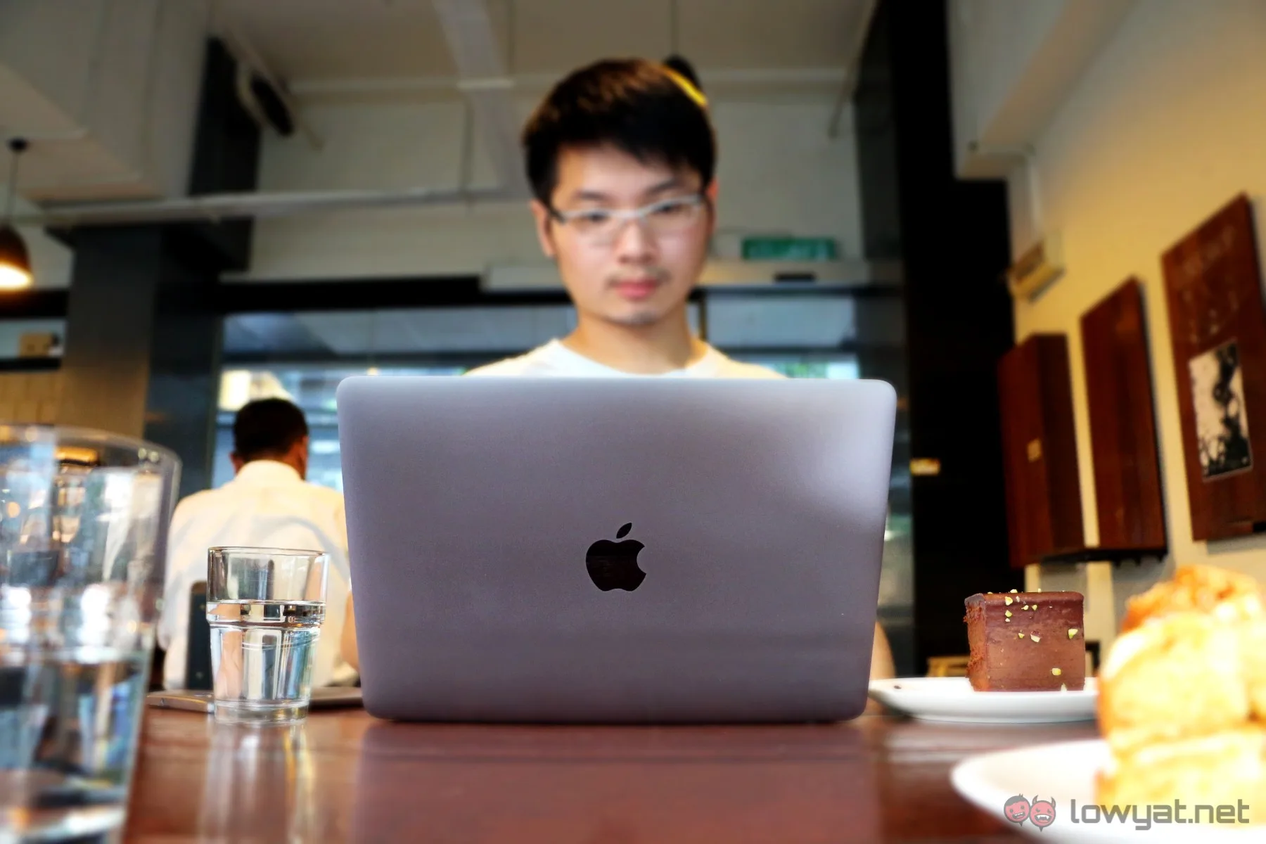 Apple-MacBook-2015-How-Can-I-Live-46