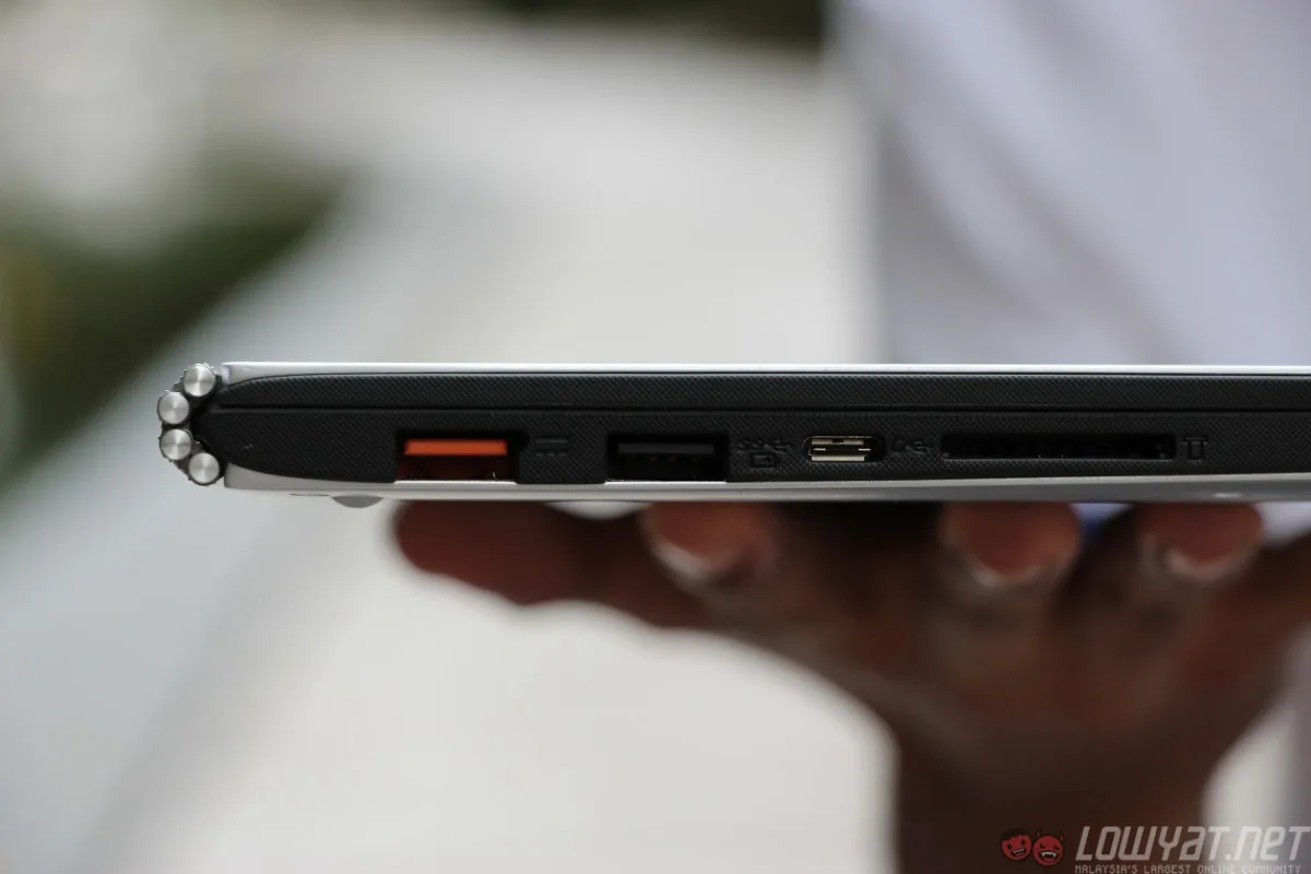 Lenovo-Yoga-900-Review-11