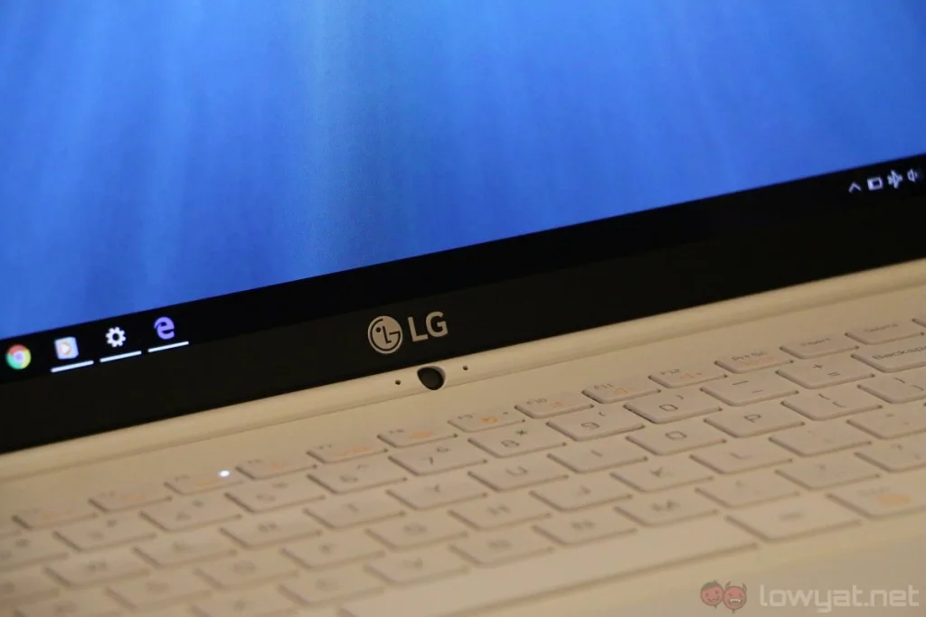 lg-gram-15-hands-on-8