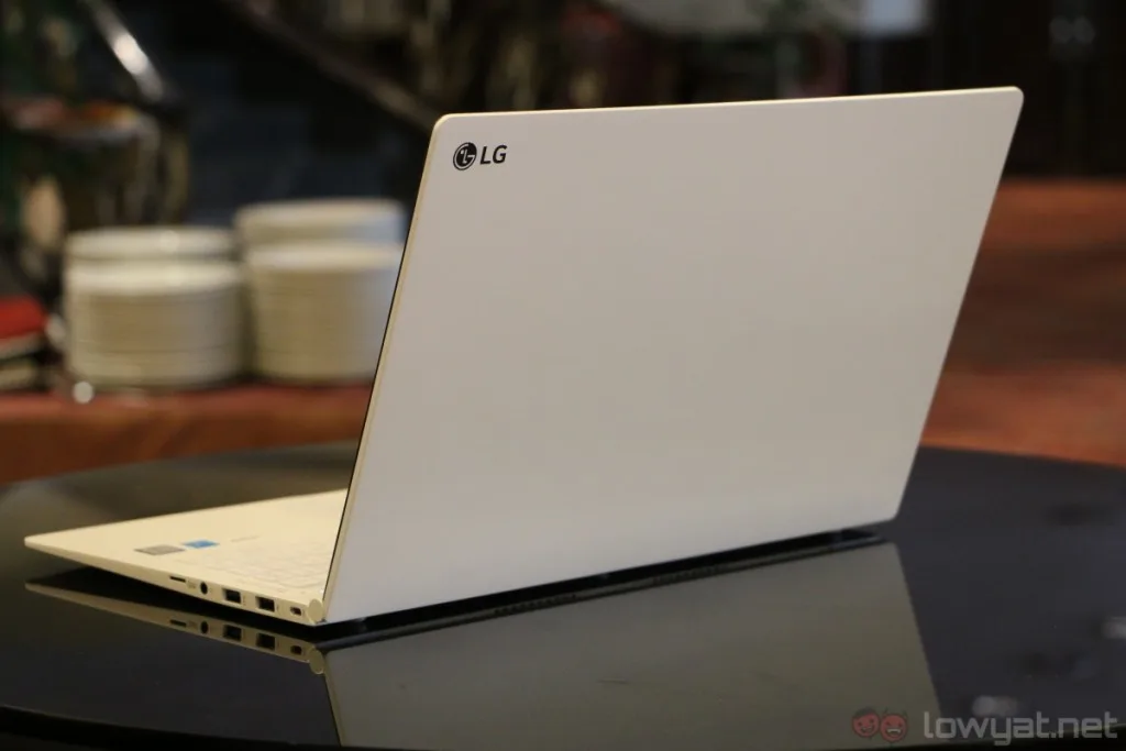 lg-gram-15-hands-on-9