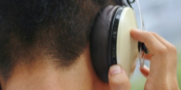 sennheiser momentum 2 wireless over ear headphones review IMG 7455 14