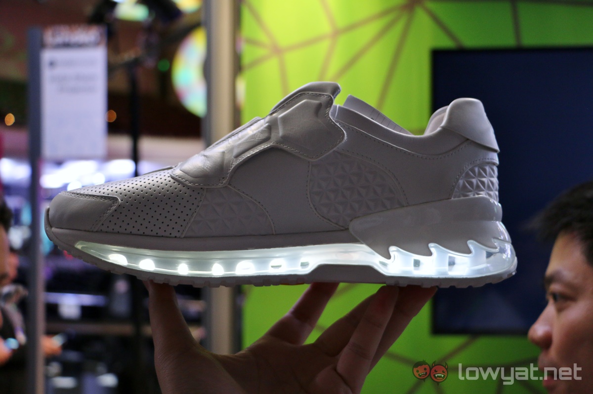 lenovo-smart-shoes-2016-3