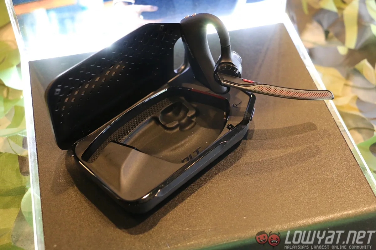 Plantronics-Voyager-5200-BackBeat-GO-3-3
