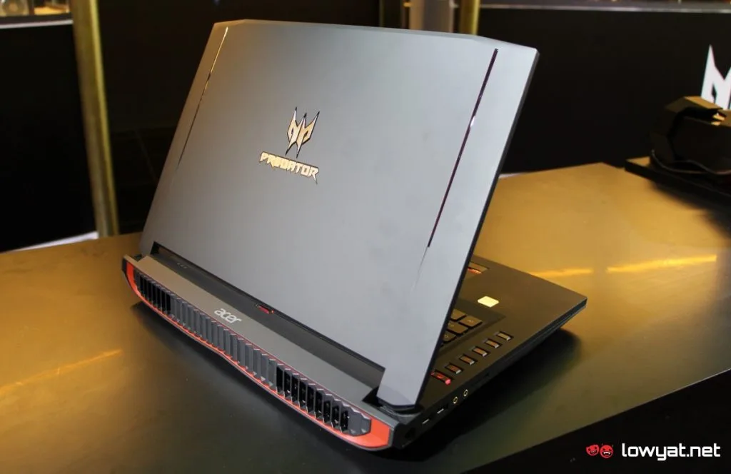 LYN Acer Predator 17 X MY 14