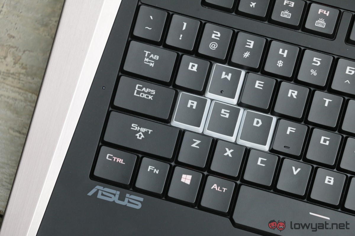 MSI-GT-83-SLI-Asus-GX-800-Laptop-Comparison-Review-IMG_7935