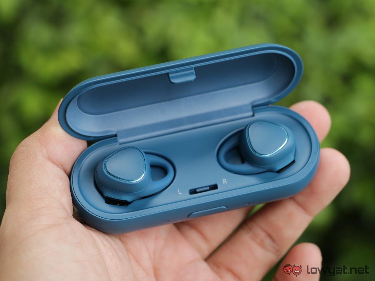 Samsung-Gear-IconX-Lightning-Review-IMG_6637