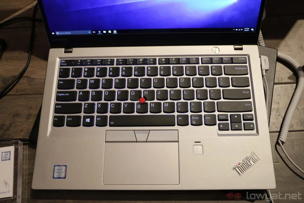 thinkpad-x1-carbon-ces-2017-12