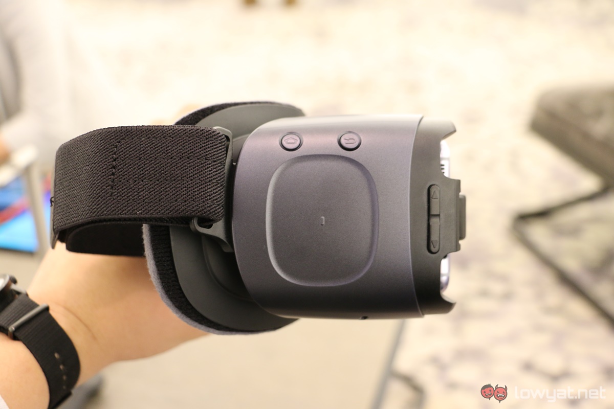 Samsung Galaxy Gear VR Controller 13