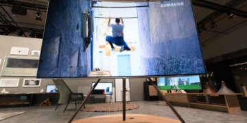 2017 Samsung QLED TV on Studio Stand
